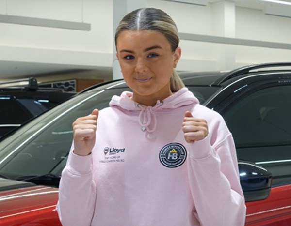 Lloyd Select Kelso sponsor Champion Boxer Rosie