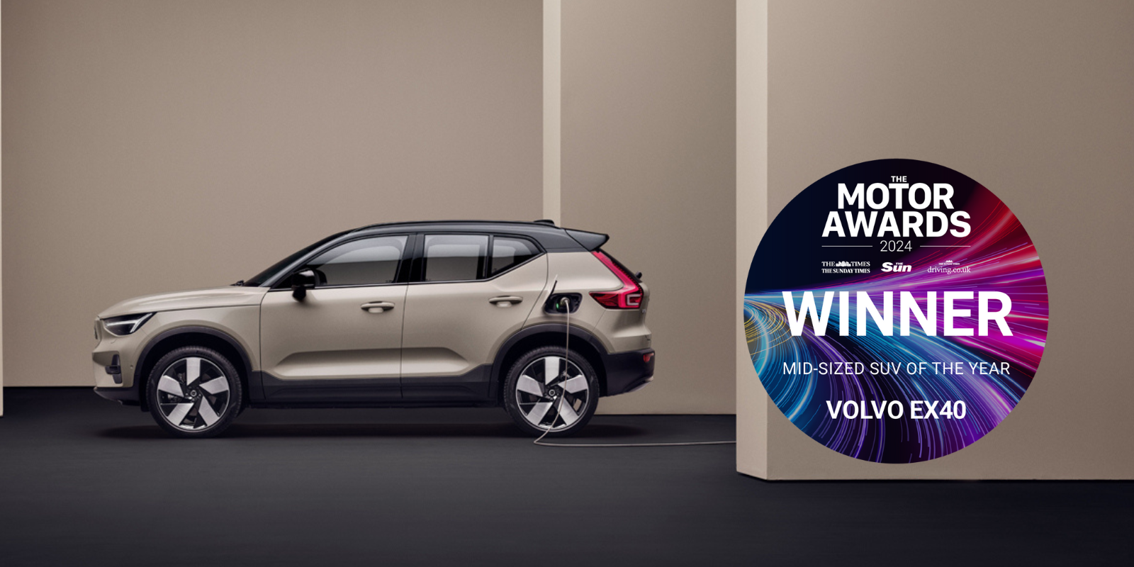 Volvo-EX40-wins-Mid-Sized-SUV-of-the-Year