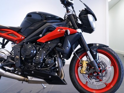 2016 (16) Triumph Street Triple RX