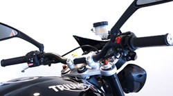 2016 (16) Triumph Street Triple RX 3191054