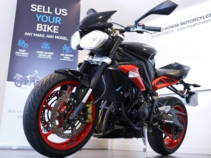 2016 (16) Triumph Street Triple RX