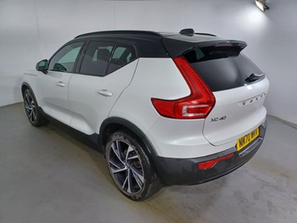 2021 (70) VOLVO XC40 2.0 B4P R DESIGN Pro 5dr Auto