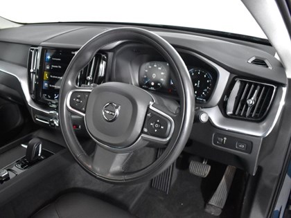 2021 (21) VOLVO XC60 2.0 B5P [250] Momentum 5dr AWD Geartronic