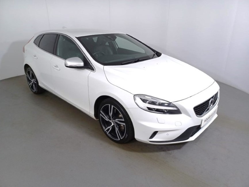 2019 (19) VOLVO V40 T2 [122] R DESIGN Edition 5dr Geartronic
