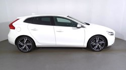 2019 (19) VOLVO V40 T2 [122] R DESIGN Edition 5dr Geartronic 3308711