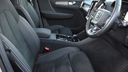 2025 (74) VOLVO XC40 2.0 B3P Plus Dark 5dr Auto 4920215