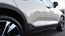 2025 (74) VOLVO XC40 2.0 B3P Plus Dark 5dr Auto 4920243