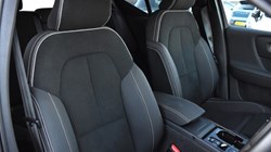 2025 (74) VOLVO XC40 2.0 B3P Plus Dark 5dr Auto 4920217