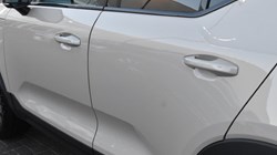 2025 (74) VOLVO XC40 2.0 B3P Plus Dark 5dr Auto 4920236