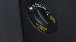 2025 (74) VOLVO XC40 2.0 B3P Plus Dark 5dr Auto 4920224