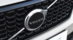 2025 (74) VOLVO XC40 2.0 B3P Plus Dark 5dr Auto 4920247