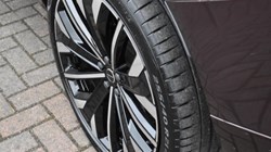 2025 (25) VOLVO XC60 2.0 B5P Ultra Dark 5dr AWD Geartronic 5041421