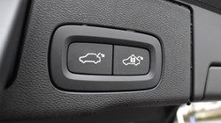 2025 (25) VOLVO XC60 2.0 B5P Ultra Dark 5dr AWD Geartronic 5041416