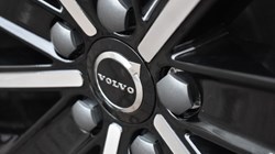 2025 (25) VOLVO XC60 2.0 B5P Ultra Dark 5dr AWD Geartronic 5041430