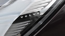 2025 (25) VOLVO XC60 2.0 B5P Ultra Dark 5dr AWD Geartronic 5041419