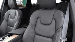 2025 (25) VOLVO XC60 2.0 B5P Ultra Dark 5dr AWD Geartronic 5041409