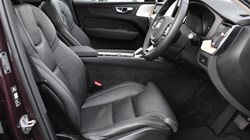 2025 (25) VOLVO XC60 2.0 B5P Ultra Dark 5dr AWD Geartronic 5041397