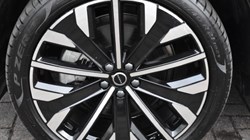 2025 (25) VOLVO XC60 2.0 B5P Ultra Dark 5dr AWD Geartronic 5041418