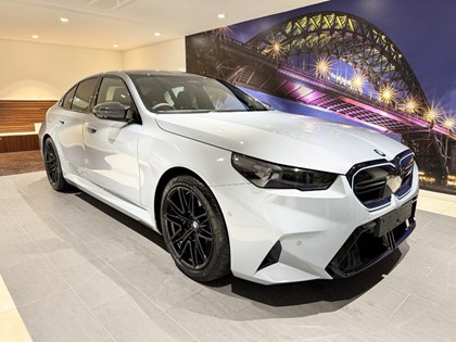 BMW M5 4dr DCT