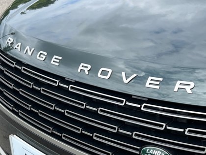  LAND ROVER RANGE ROVER 3.0 D300 SE 4dr Auto