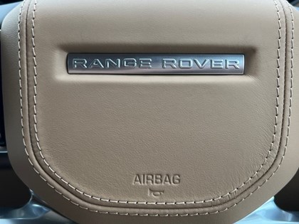  LAND ROVER RANGE ROVER 3.0 D300 SE 4dr Auto