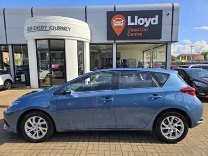 2016 (16) TOYOTA AURIS 1.2T Business Edition 5dr