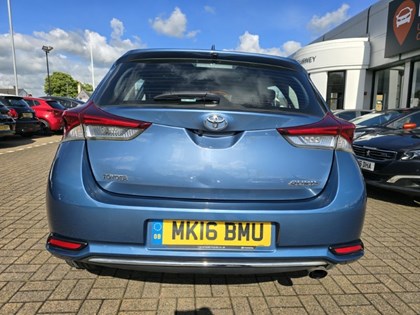 2016 (16) TOYOTA AURIS 1.2T Business Edition 5dr