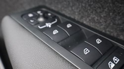 2025 (75) VOLVO XC40 2.0 B3P Ultra Dark 5dr Auto 4794389