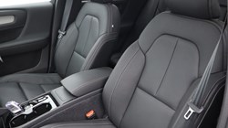 2025 (75) VOLVO XC40 2.0 B3P Ultra Dark 5dr Auto 4794397