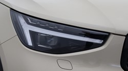 2025 (75) VOLVO XC40 2.0 B3P Ultra Dark 5dr Auto 4953757