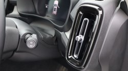 2025 (75) VOLVO XC40 2.0 B3P Ultra Dark 5dr Auto 4794392