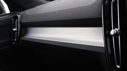 2025 (75) VOLVO XC40 2.0 B3P Plus Dark 5dr Auto*VAT QUALIFYING* 4670039