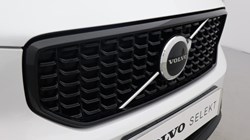 2025 (75) VOLVO XC40 2.0 B3P Plus Dark 5dr Auto*VAT QUALIFYING* 4670041