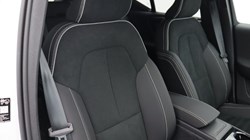 2025 (75) VOLVO XC40 2.0 B3P Plus Dark 5dr Auto*VAT QUALIFYING* 4670017