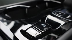 2025 (75) VOLVO XC40 2.0 B3P Plus Dark 5dr Auto*VAT QUALIFYING* 4670038