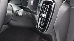 2025 (75) VOLVO XC40 2.0 B3P Plus Dark 5dr Auto*VAT QUALIFYING* 4670013