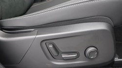 2025 (75) VOLVO XC40 2.0 B3P Plus Dark 5dr Auto*VAT QUALIFYING* 4670015