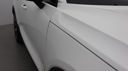 2025 (75) VOLVO XC40 2.0 B3P Plus Dark 5dr Auto*VAT QUALIFYING* 4670044