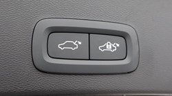 2025 (75) VOLVO XC40 2.0 B3P Plus Dark 5dr Auto*VAT QUALIFYING* 4670050