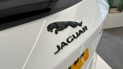 2021 (21) JAGUAR F-PACE 2.0 D200 R-Dynamic S 5dr Auto AWD 3190867