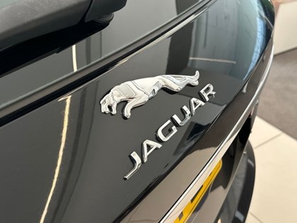 2020 (20) JAGUAR XF 2.0i Portfolio 5dr Auto