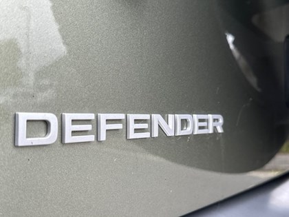 2021 (21) LAND ROVER DEFENDER 3.0 D250 SE 110 5dr Auto [6 Seat]