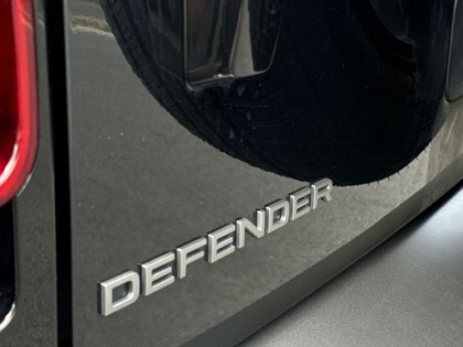 2023 (23) LAND ROVER DEFENDER 3.0 D250 X-Dynamic SE 90 3dr Auto