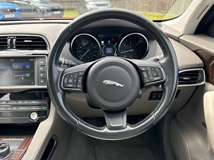 2016 (66) JAGUAR F-PACE 2.0d Portfolio 5dr Auto AWD