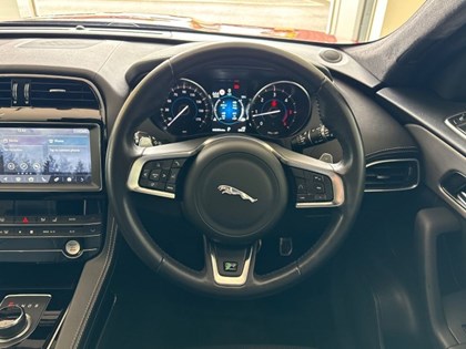 2019 (19) JAGUAR F-PACE 2.0d R-Sport 5dr Auto AWD