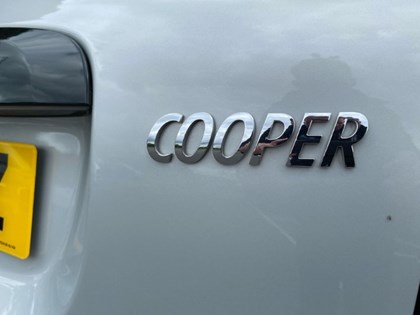 2020 (70) MINI COUNTRYMAN 1.5 Cooper Exclusive 5dr Auto
