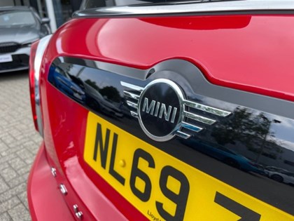 2019 (69) MINI COUNTRYMAN 1.5 Cooper Classic ALL4 5dr Auto