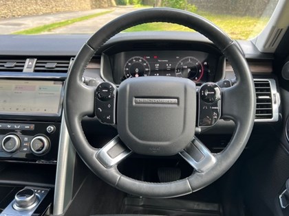 2019 (69) LAND ROVER DISCOVERY 3.0 SD6 HSE 5dr Auto