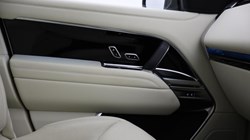 2024 (24) LAND ROVER RANGE ROVER 3.0 D300 SE 4dr Auto 4856103