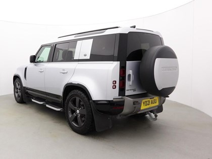 2021 (21) LAND ROVER DEFENDER 3.0 D300 X-Dynamic HSE 110 5dr Auto